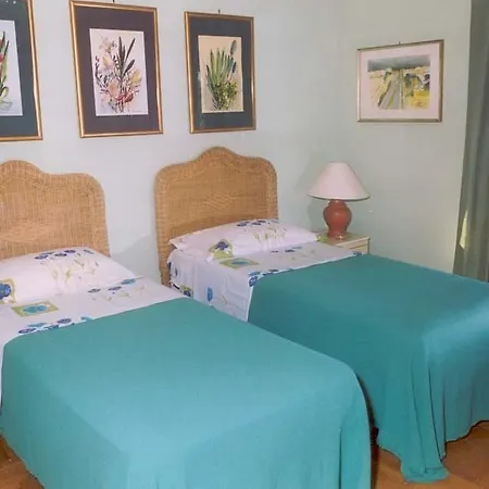 Villa Iris